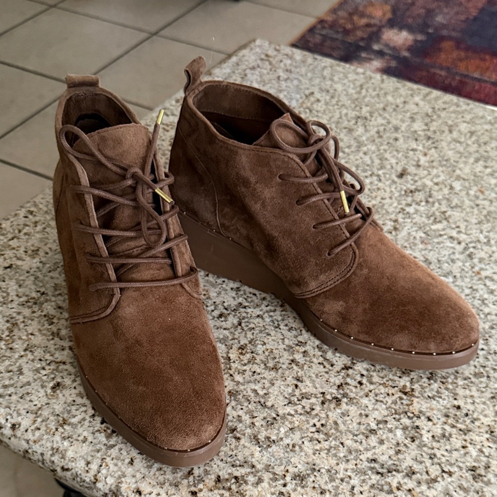 Steven natural comfort Women's Brown Suede Lace-Up Wedge Ankle Boots